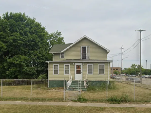 1342 53rd St #1/2, Kenosha, WI 53140