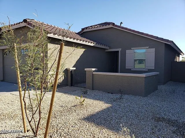 3 bed, 2.0 bath, 1392 sqft, $1,999 — Photo 3