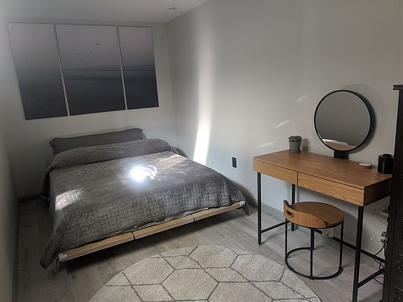 4th image of 520 Broadway Ave