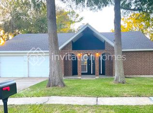 405 Bull Run Dr, League City, TX 77573