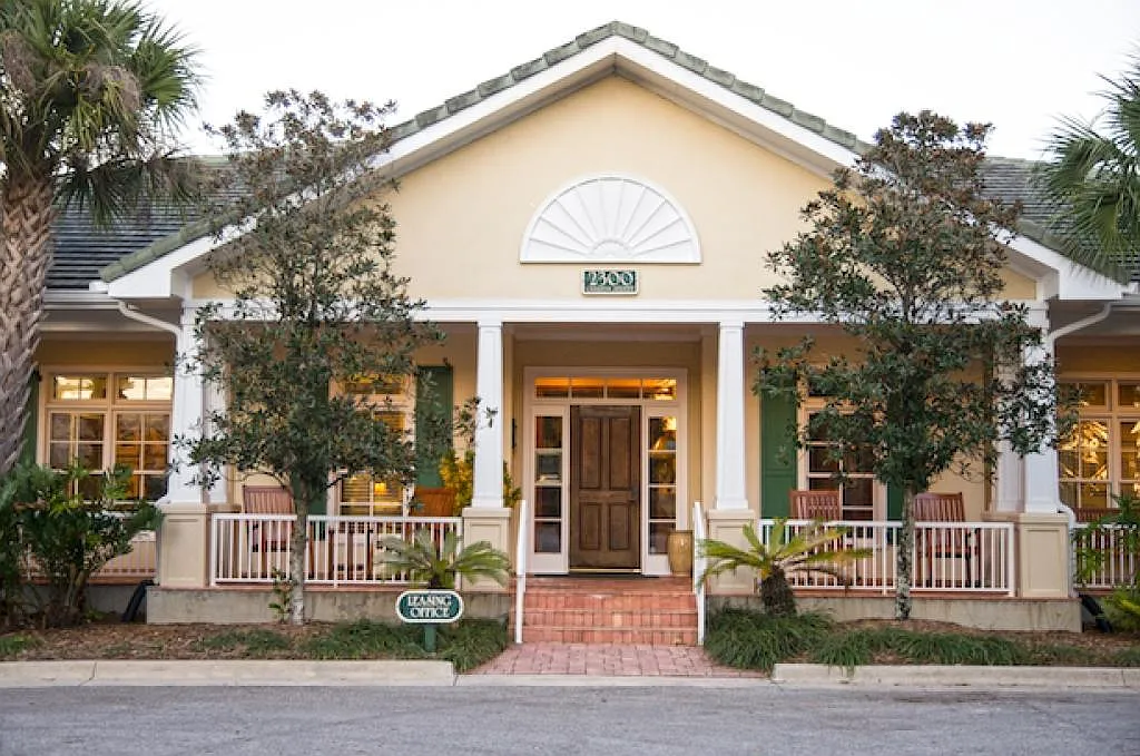 WINDSOR CLUB AT SEVEN OAKS — Photo 4