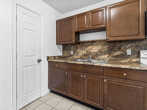 3rd image of 751 Hummingbird Way APT 1