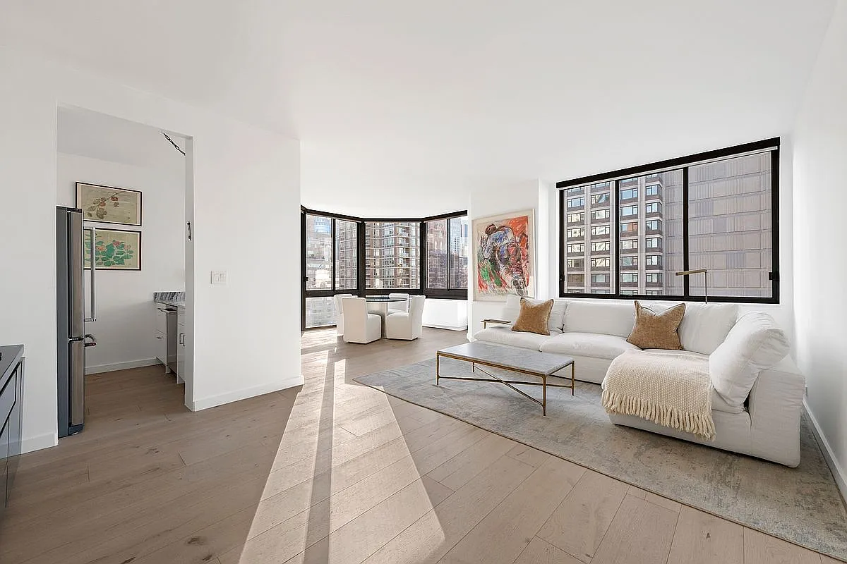 210 E 65th St APT 12A photo 1