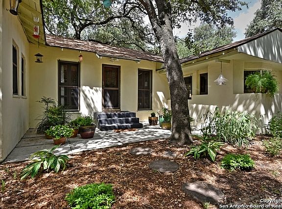 3rd image of 18419 Hilltop Dr