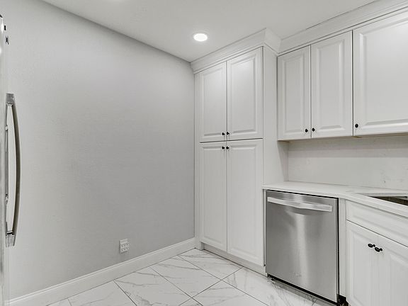 3rd image of 935 Orange Drive