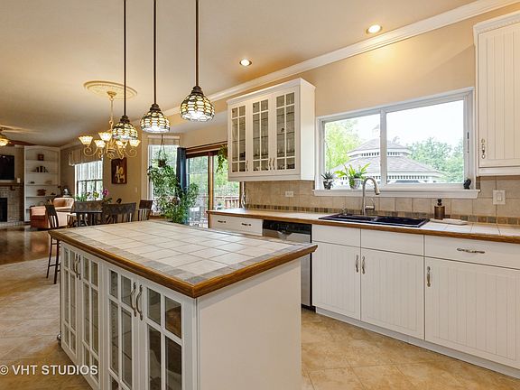 3rd image of 243 Cambridge Dr