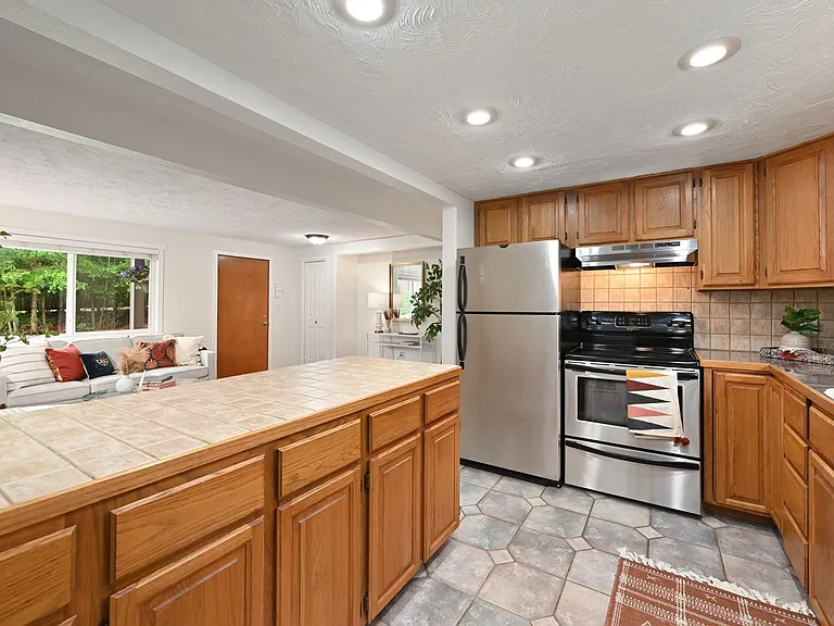 13804 Redmond Way — Photo 9