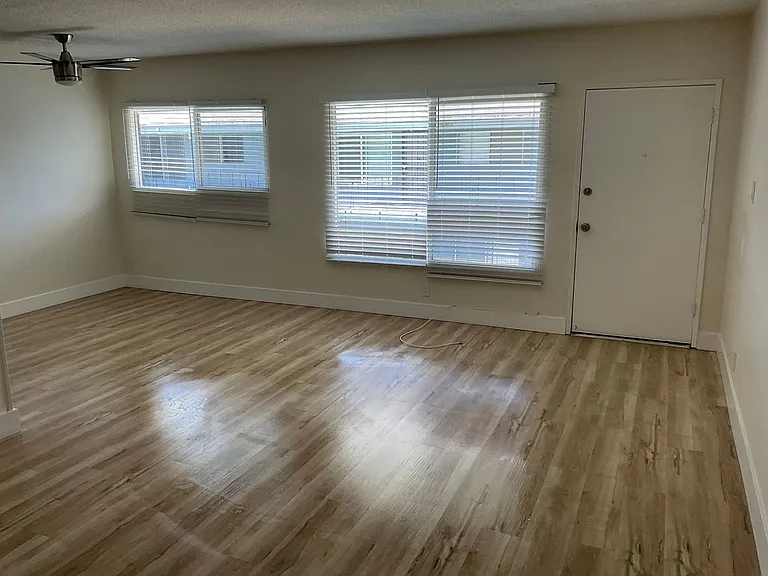 3942 Stevely Ave — Photo 6
