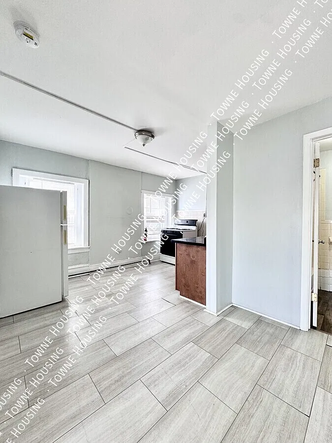 Building Photo - 238 Amherst St #UPPER FRONT