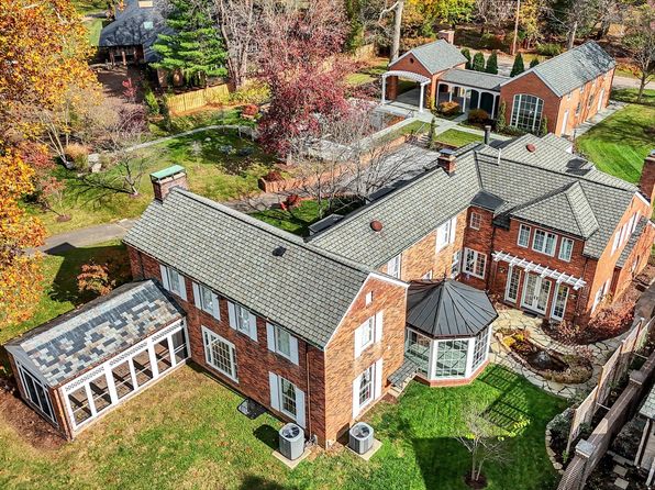 2505 Riverside Dr, Columbus, IN 47201