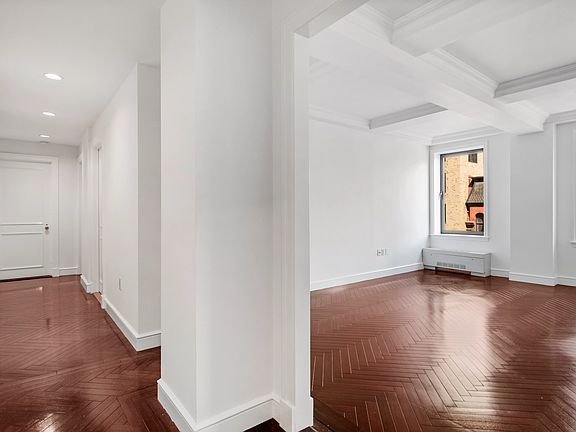 4th image of 15 E 69th St #6B