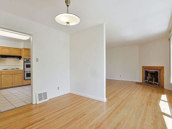 4th image of 771 Panorama Dr