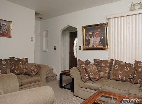 2nd image of 13 Diamond St