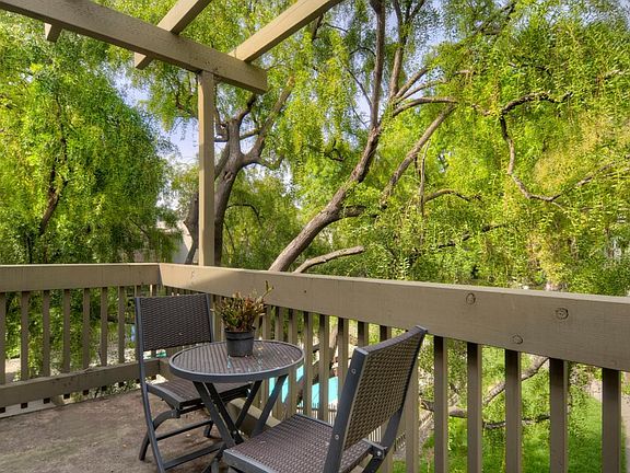 3rd image of 88 Laurie Meadows Dr APT 3