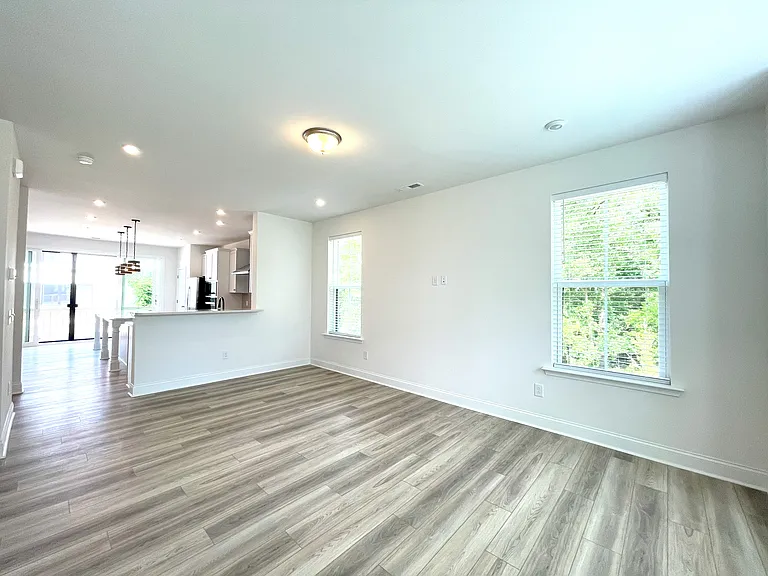 5005 Layman Dr — Photo 15