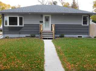 1118 Letnes Dr, Grand Forks, ND 58201