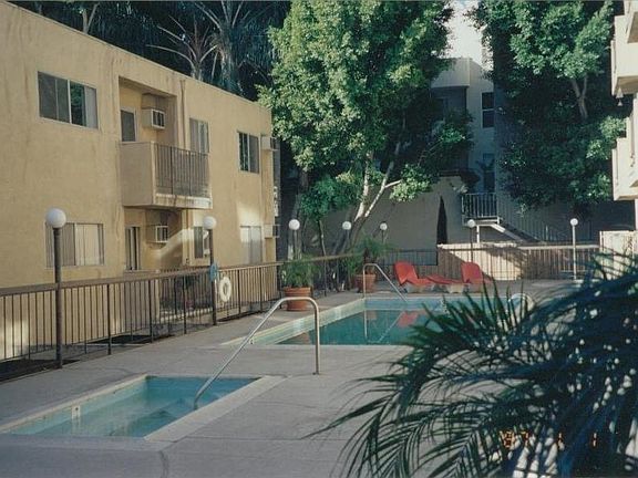 2nd image of 1011 Palm Ave APT 302