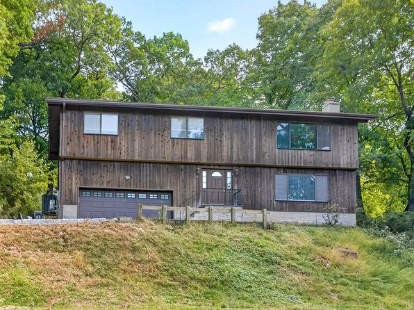 15 Round Hill Dr
