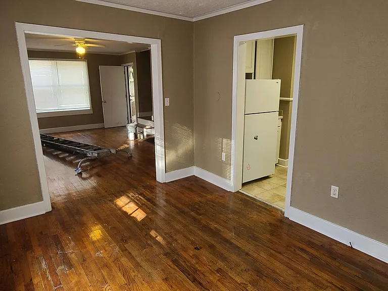 327 Decelle St #B — Photo 7