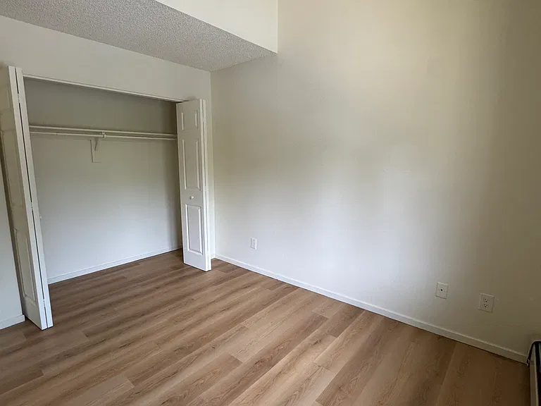 264 Eagle Dr #305 — Photo 9