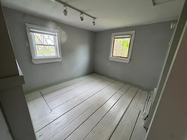 11 Russell Street — Photo 8