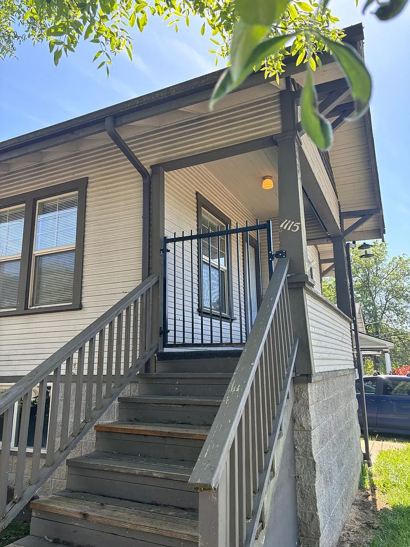 3 Bedroom House w/ Bonus Rooms — Photo 2