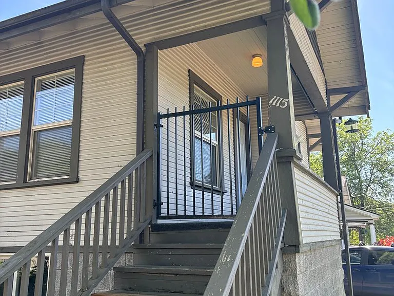 1115 SE Roberts Ave — Photo 2