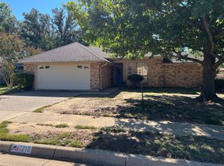 1216 Briarhaven Dr, Bedford, TX 76021