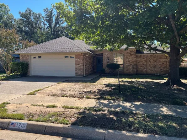 1216 Briarhaven Dr, Bedford, TX 76021