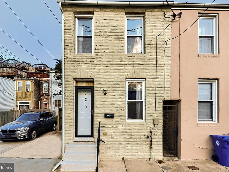 1613 Elkins Ln