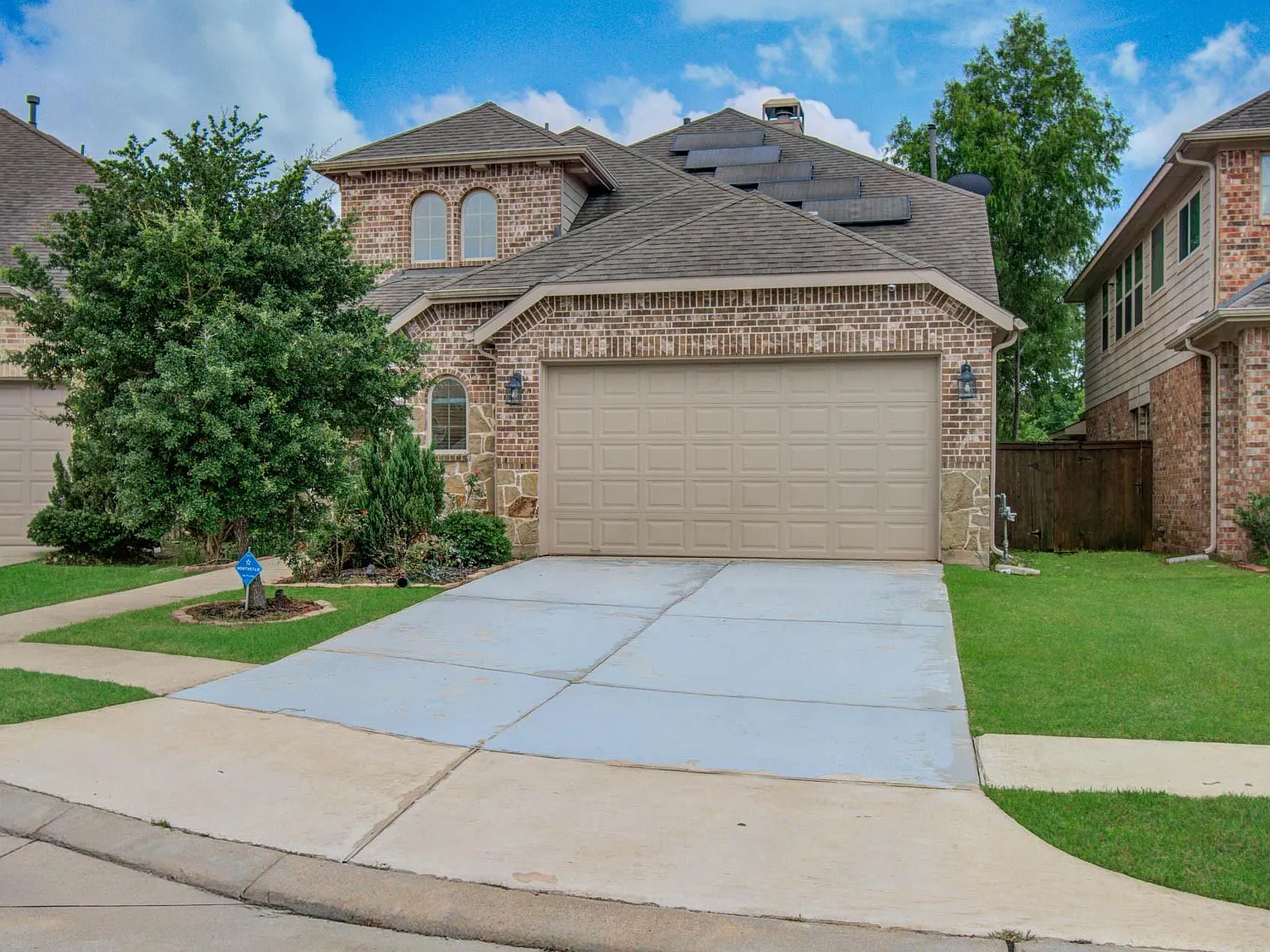 4 bed, 2.5 bath, 2575 sqft, $2,950 — Photo 2