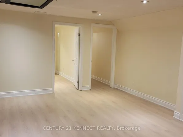 181 Augusta Ave, Toronto, ON M5T 2L4