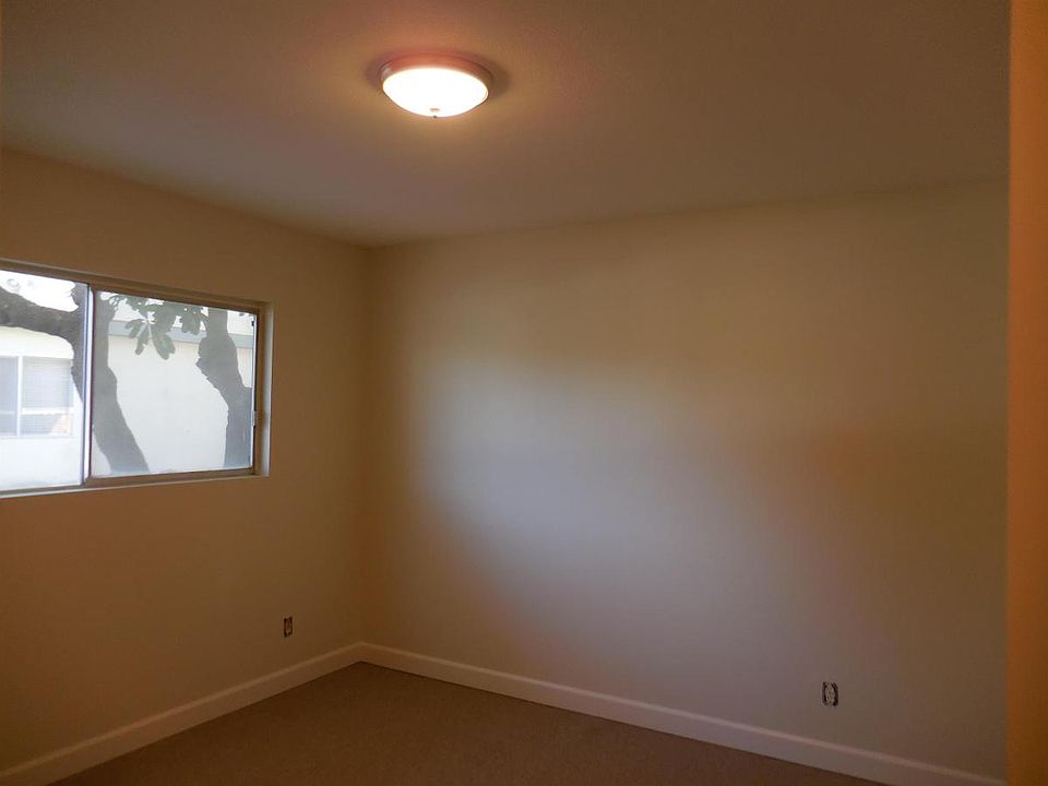 2nd image of 114 W Padre St APT 9
