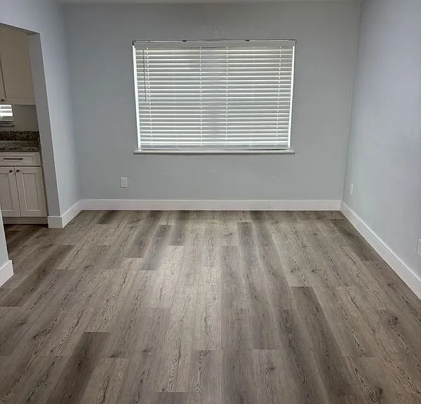 977 E Normandy Blvd — Photo 3