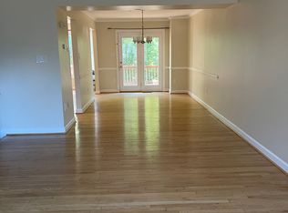 6203 Squires Hill Dr, Falls Church, VA 22044