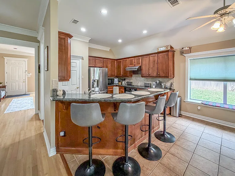 920 Carousel Dr — Photo 11