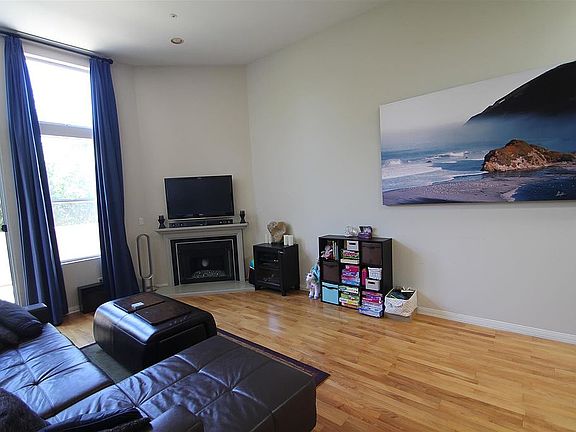 4th image of 12917 Valleyheart Dr Unit 9