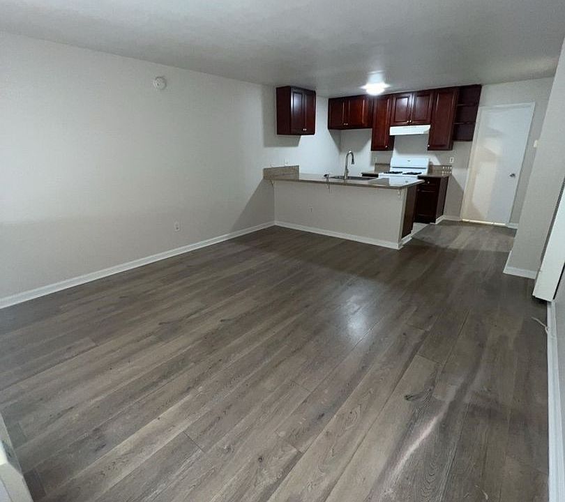 1st image of 14643 Gilmore St APT 4