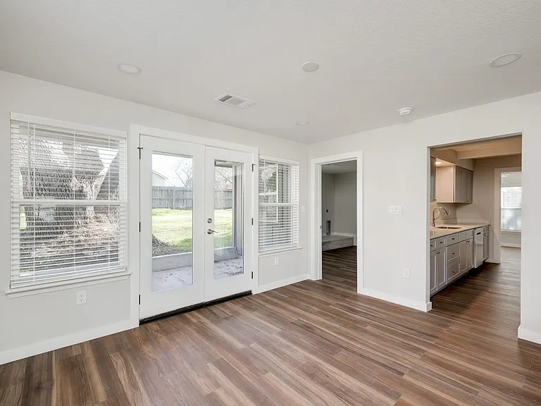 809 N West St — Photo 9