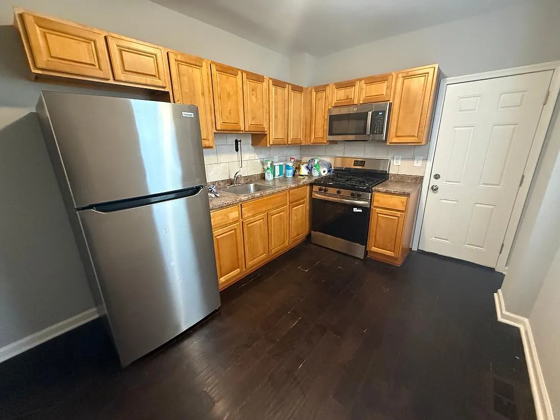 3 bed, 1120 sqft, $1,595 — Photo 2