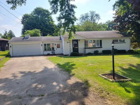 195 Country Club Dr, La Porte, IN 46350