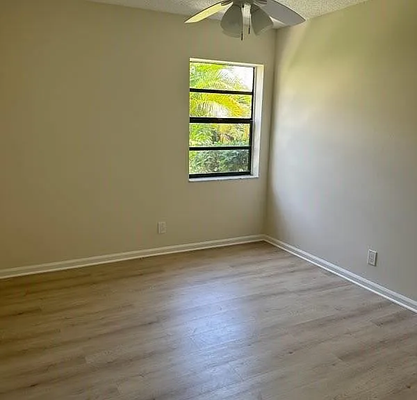 406 Buttonwood Pl — Photo 12