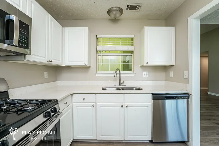 1901 Corners Cir — Photo 7