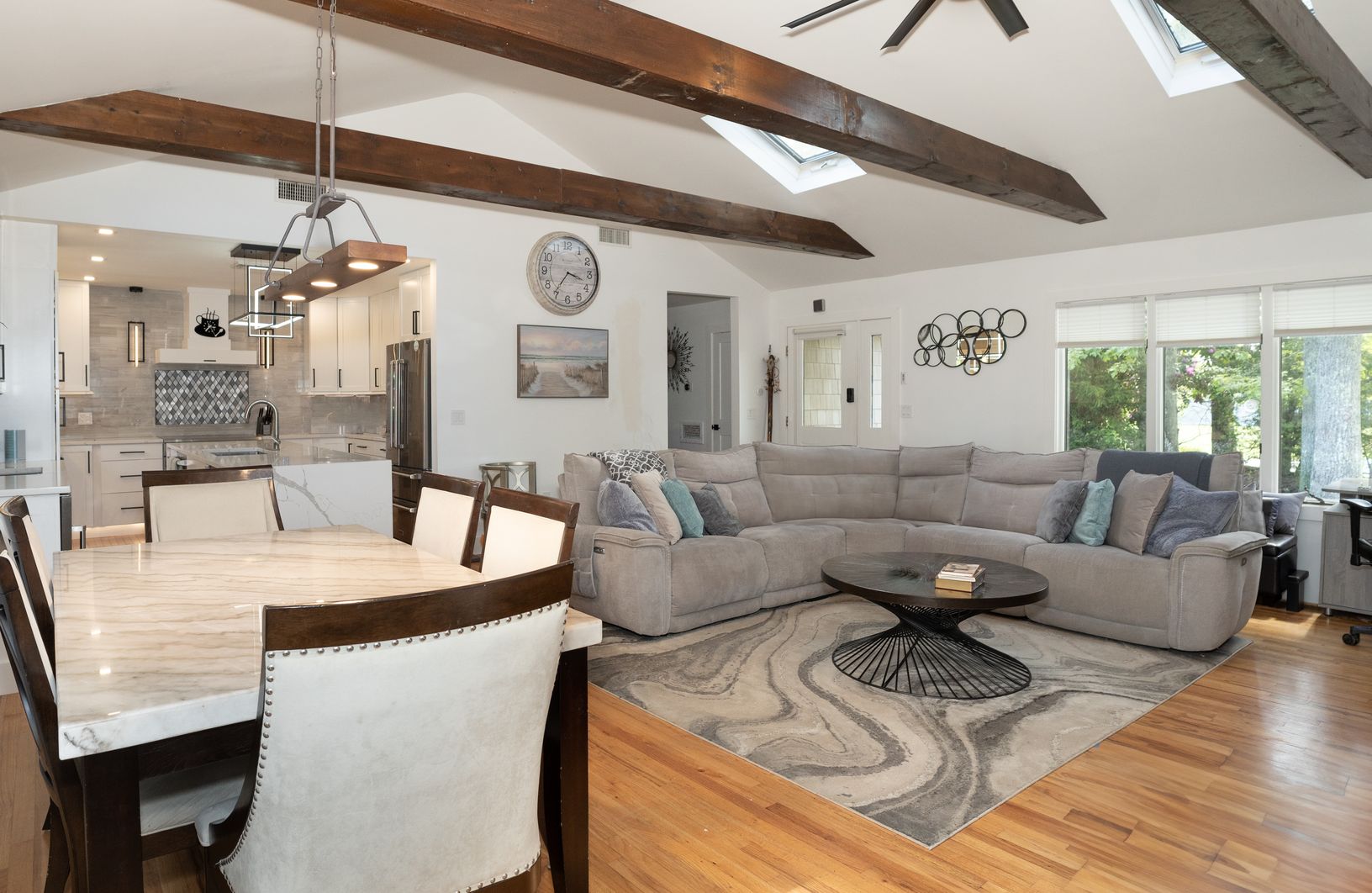  Natural Light Reigns!