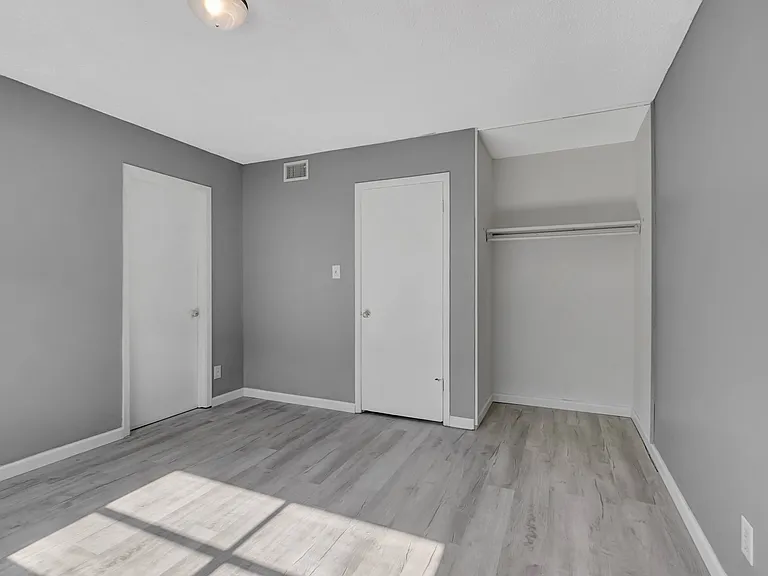 Greenbriar Apartments — Photo 20