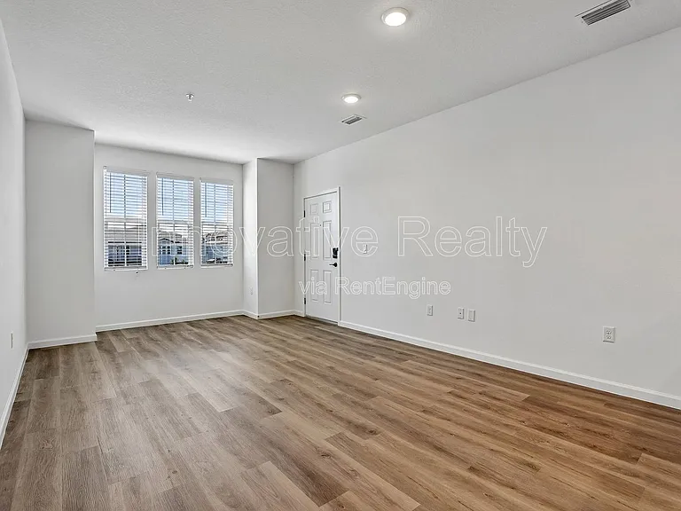 Venture Apartments — Photo 79