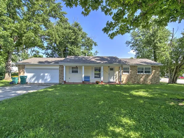 1130 S Wildwood Dr, Mt Zion, IL 62549