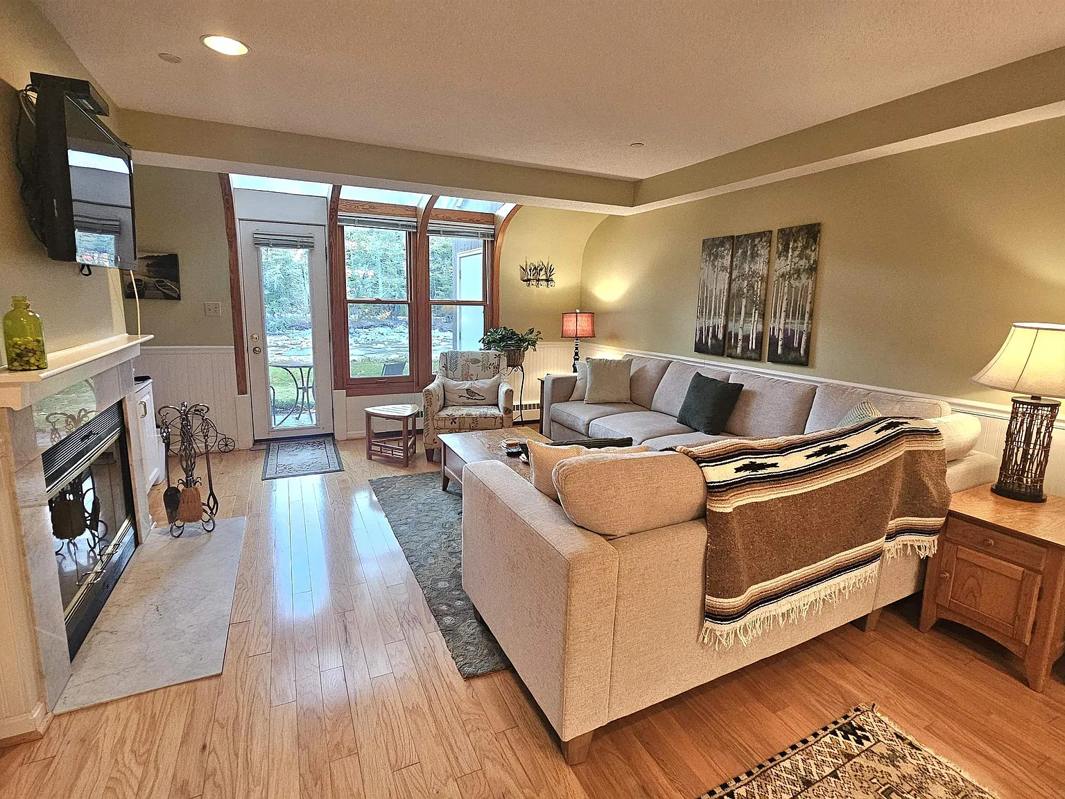2 bed, 2.0 bath, 1226 sqft, $12,500 — Photo 2