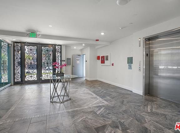 2nd image of 1832 S Barrington Ave #403