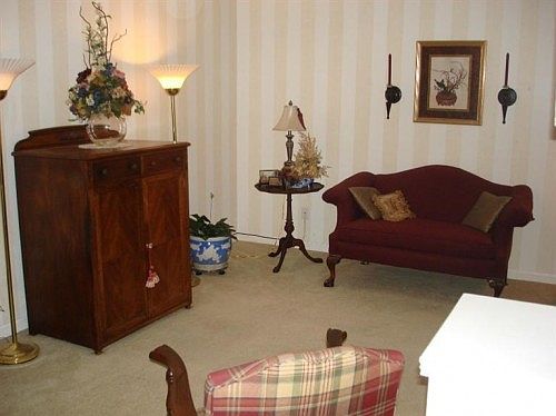 3rd image of 204 Woodberry Ln